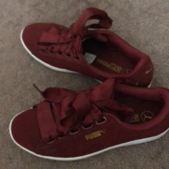 puma with ribbon ties